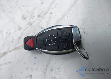 2018 Mercedes-Benz C 300 z USA, uszkodzony, nr VIN 55SWF4JB8JU277299